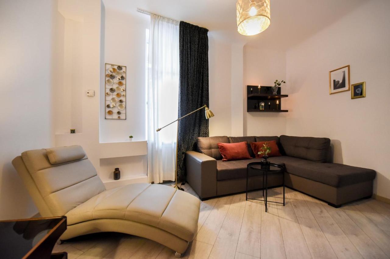Discover Comfort: Charming & Spacious Apartment In The Old Town Bucharest Exterior photo