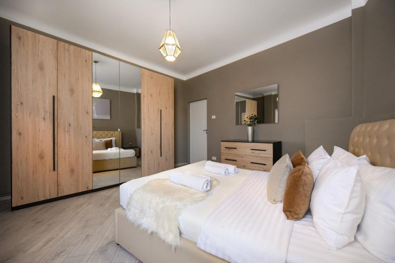 Discover Comfort: Charming & Spacious Apartment In The Old Town Bucharest Exterior photo