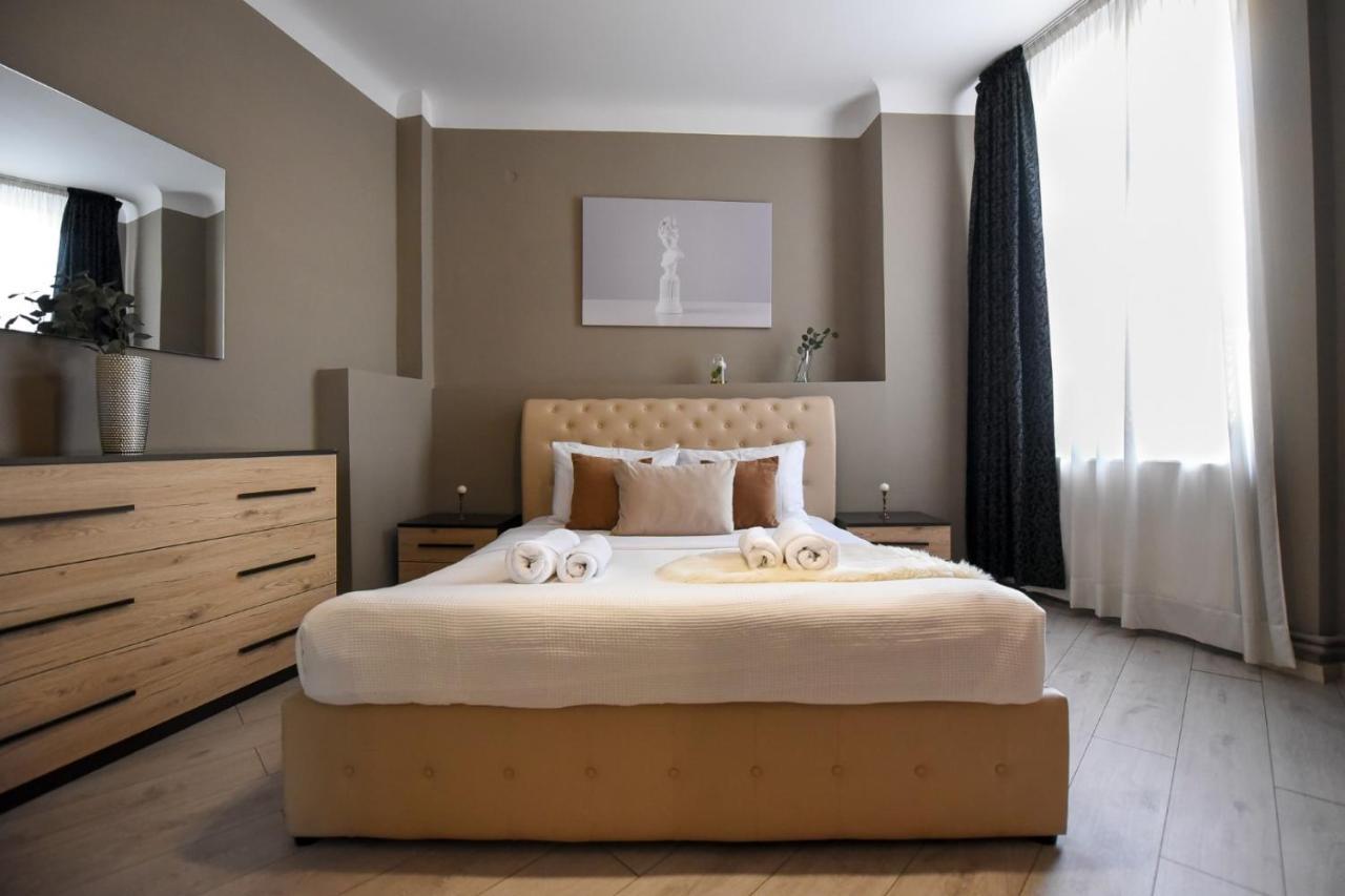 Discover Comfort: Charming & Spacious Apartment In The Old Town Bucharest Exterior photo