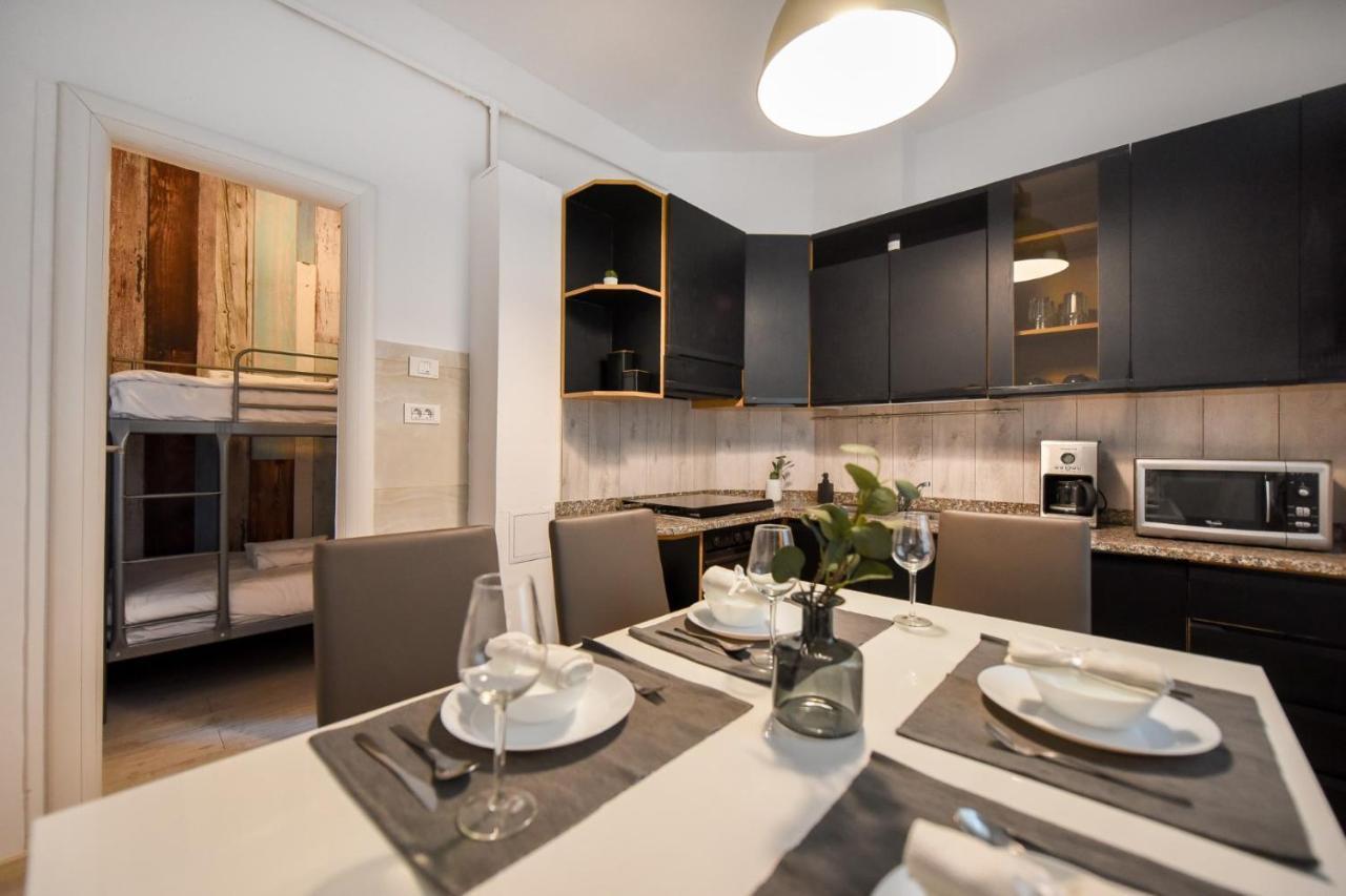 Discover Comfort: Charming & Spacious Apartment In The Old Town Bucharest Exterior photo