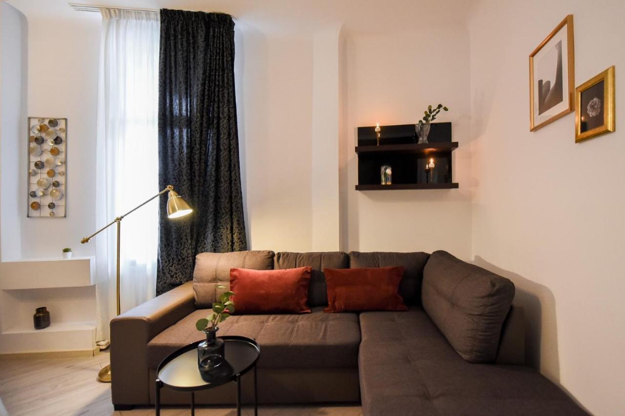 Discover Comfort: Charming & Spacious Apartment In The Old Town Bucharest Exterior photo