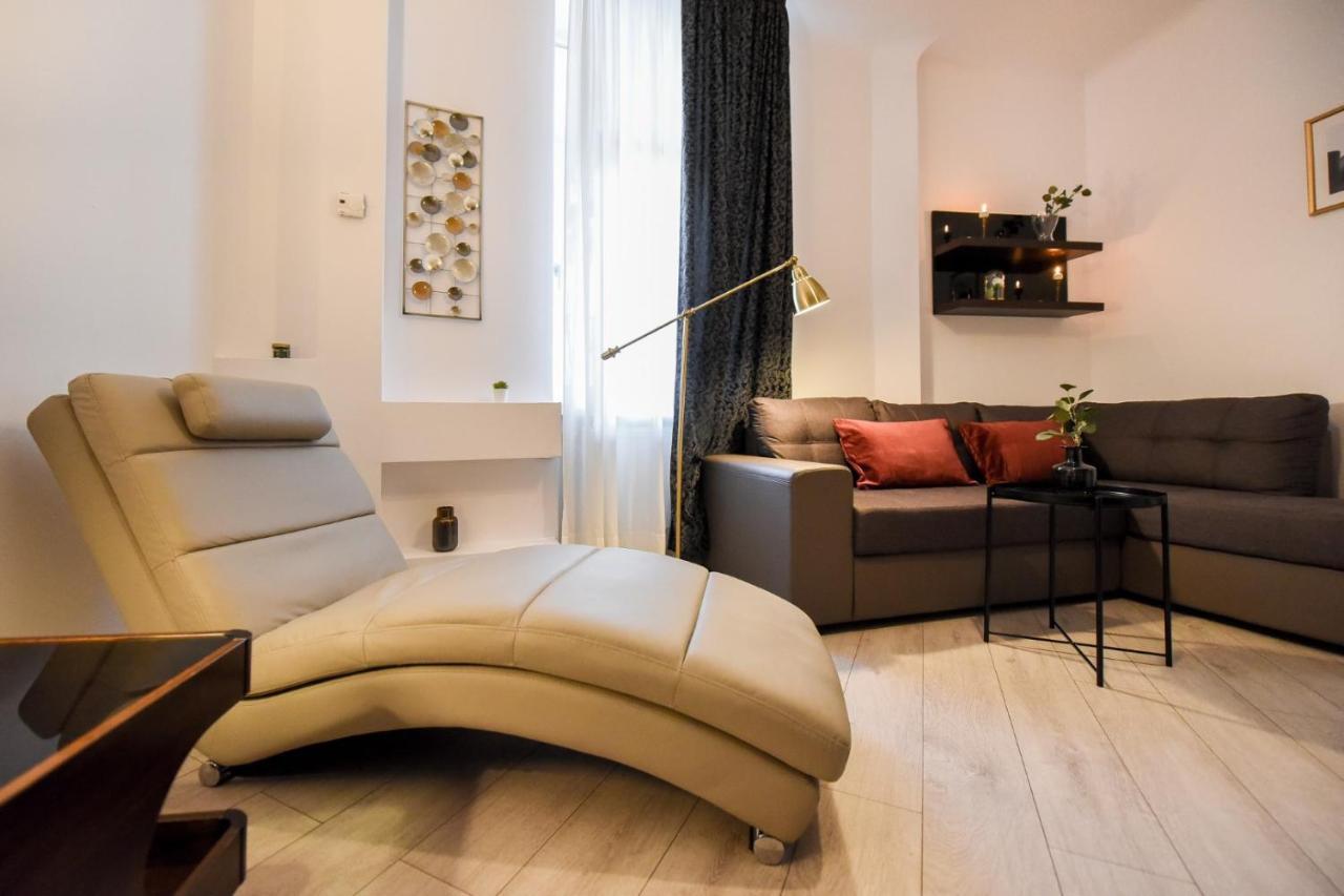 Discover Comfort: Charming & Spacious Apartment In The Old Town Bucharest Exterior photo
