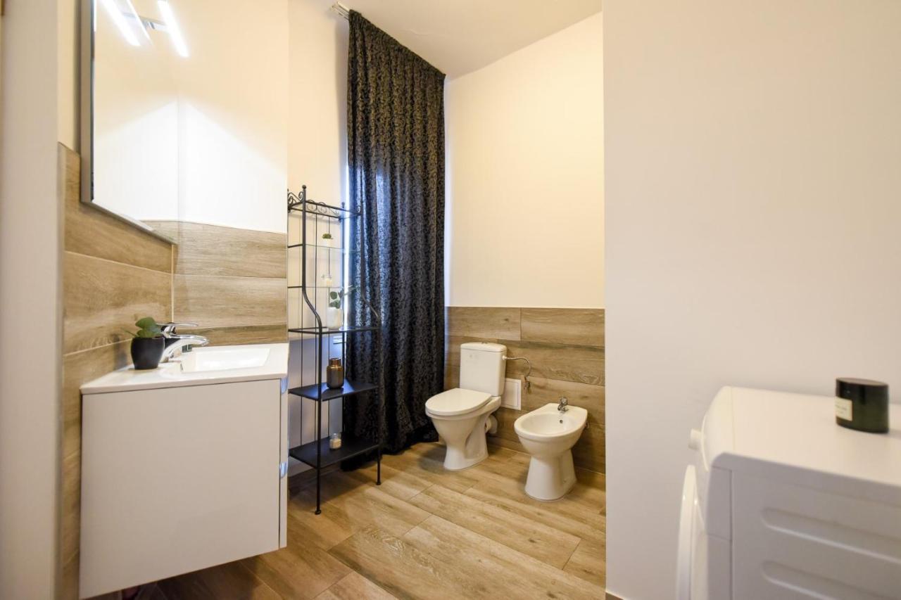 Discover Comfort: Charming & Spacious Apartment In The Old Town Bucharest Exterior photo