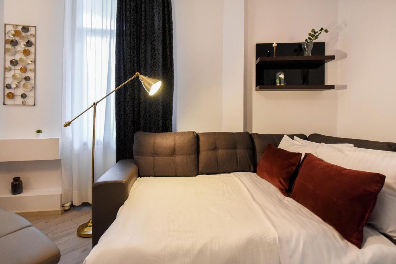 Discover Comfort: Charming & Spacious Apartment In The Old Town Bucharest Exterior photo