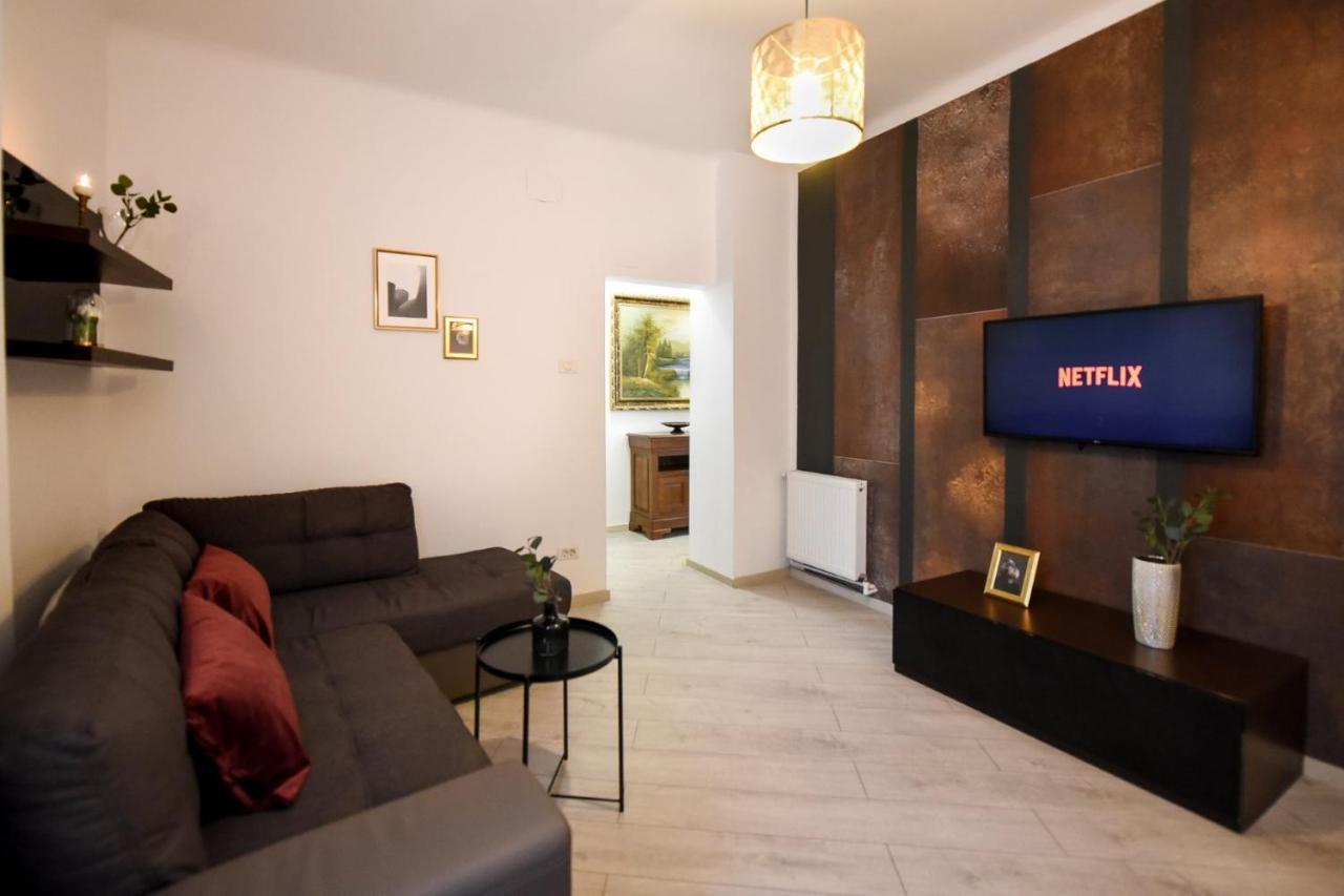 Discover Comfort: Charming & Spacious Apartment In The Old Town Bucharest Exterior photo
