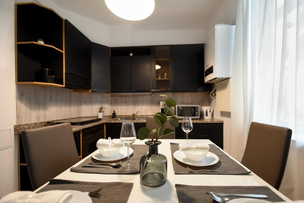 Discover Comfort: Charming & Spacious Apartment In The Old Town Bucharest Exterior photo