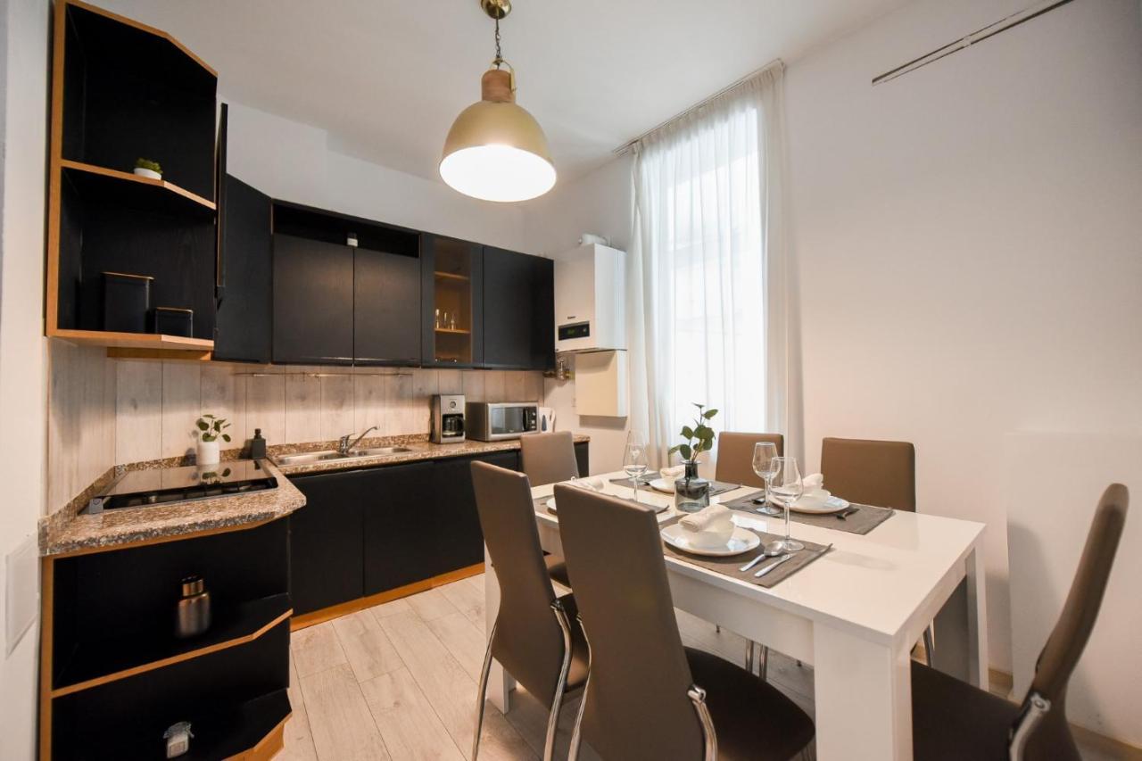 Discover Comfort: Charming & Spacious Apartment In The Old Town Bucharest Exterior photo