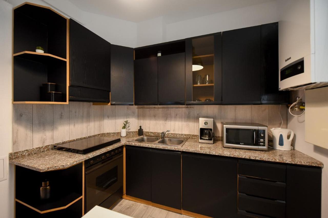 Discover Comfort: Charming & Spacious Apartment In The Old Town Bucharest Exterior photo