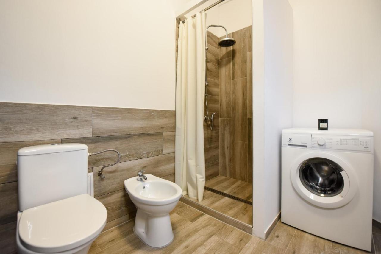 Discover Comfort: Charming & Spacious Apartment In The Old Town Bucharest Exterior photo